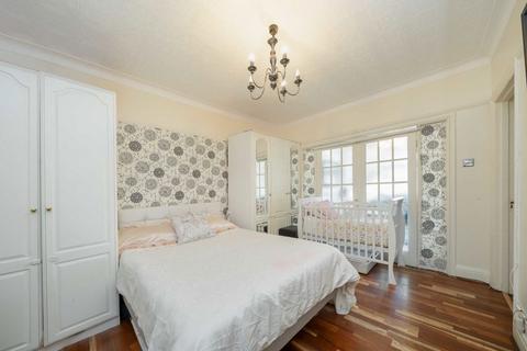 2 bedroom flat for sale, Watford Way, London NW4