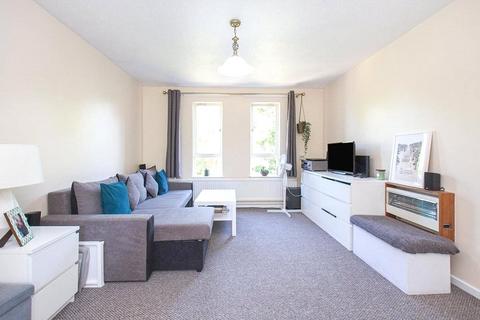 1 bedroom flat for sale, Glimpsing Green, Erith DA18