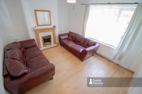 3 bedroom semi-detached house to rent, Woodside Road, Beeston, NG9 2TL