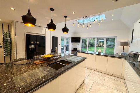 5 bedroom detached house to rent, Warwick Road,  Solihull