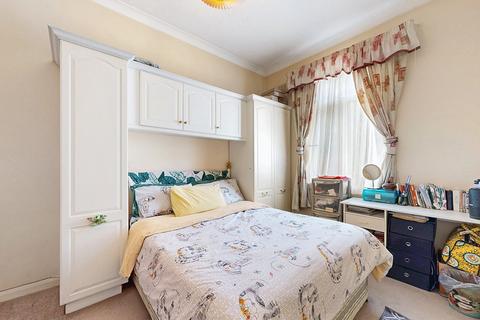 3 bedroom maisonette for sale, Kenton Avenue, Harrow, HA1