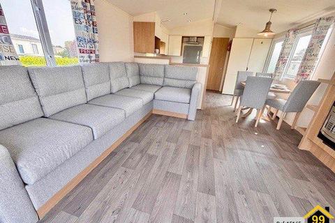 2 bedroom mobile home to rent, Beach Station Road, Felixstowe, Essex, IP11