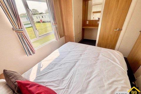 2 bedroom mobile home to rent, Beach Station Road, Felixstowe, Essex, IP11