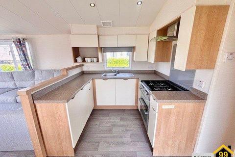 2 bedroom mobile home to rent, Beach Station Road, Felixstowe, Essex, IP11