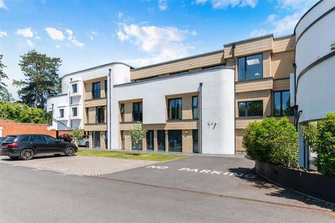 2 bedroom flat for sale, Court Lane, Epsom