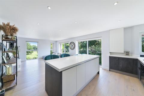 2 bedroom flat for sale, Court Lane, Epsom
