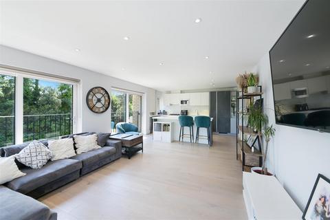 2 bedroom flat for sale, Court Lane, Epsom