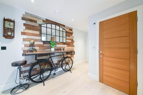 2 bedroom flat for sale, Court Lane, Epsom