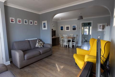 68 Grange Road, Romford, RM3 7DX