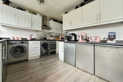 84 Millfield, New Ash Green, Longfield, DA3 8HN