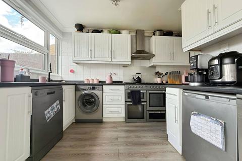 84 Millfield, New Ash Green, Longfield, DA3 8HN