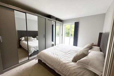 2 bedroom flat to rent, Claybury, Bushey WD23