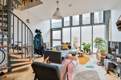 2 bedroom flat to rent, Crampton Street, Elephant and Castle, London, SE17