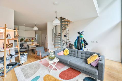 2 bedroom flat to rent, Crampton Street, Elephant and Castle, London, SE17