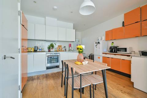 2 bedroom flat to rent, Crampton Street, Elephant and Castle, London, SE17