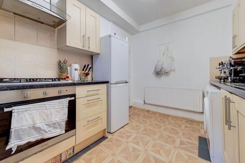 3 bedroom flat for sale, Walton House, Montclare Street, Shoreditch, London, E2