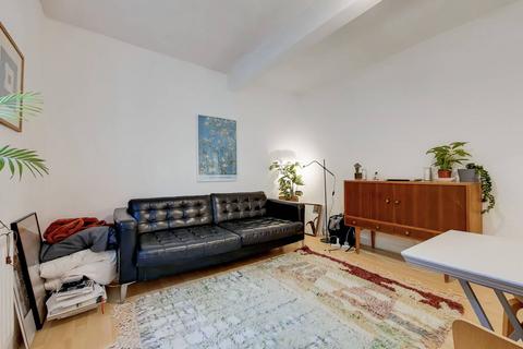 3 bedroom flat for sale, Walton House, Montclare Street, Shoreditch, London, E2