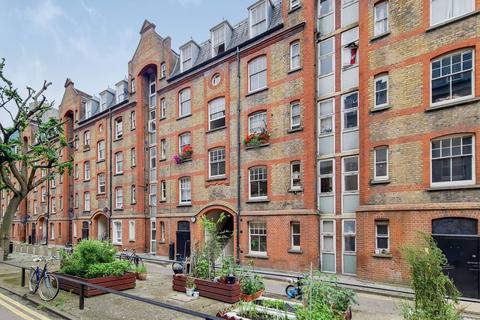 3 bedroom flat for sale, Walton House, Montclare Street, Shoreditch, London, E2