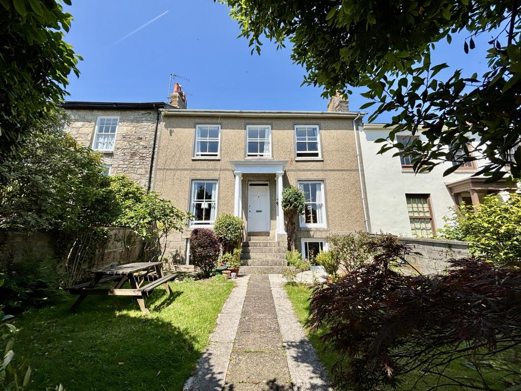 6 Bedroom Mid Terrace House for Sale