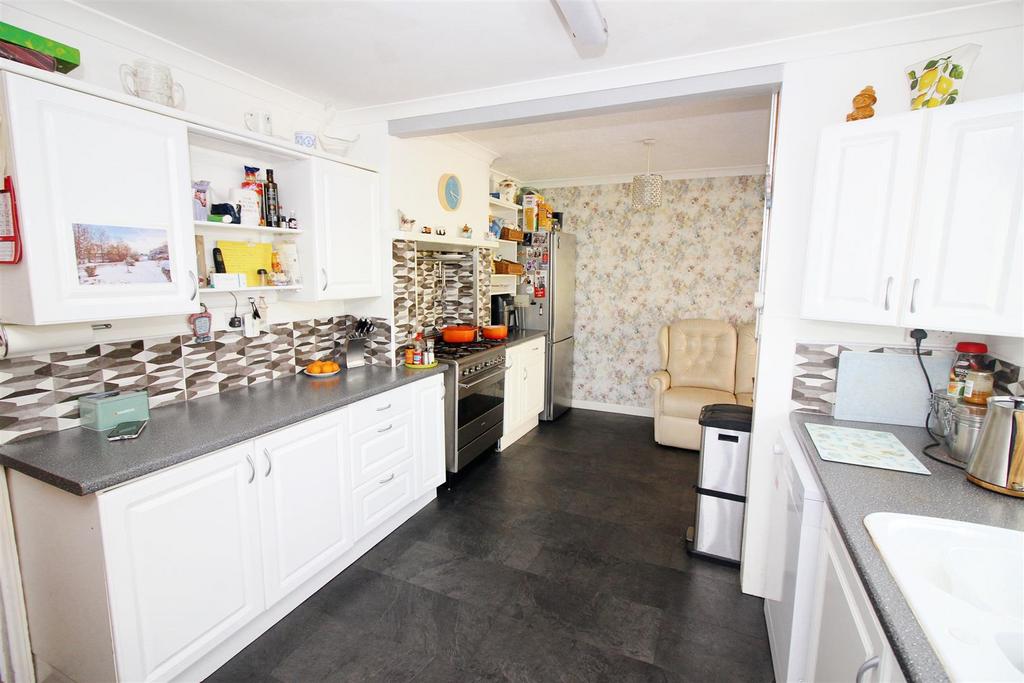 Kitchen (2).jpeg