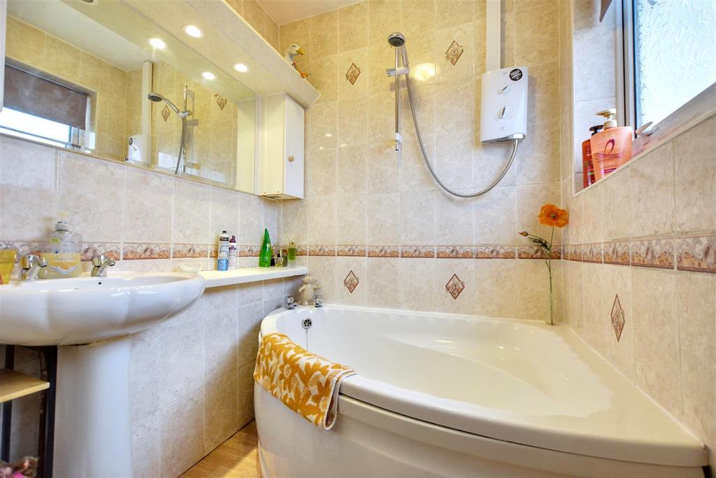 Bathroom 1.jpeg