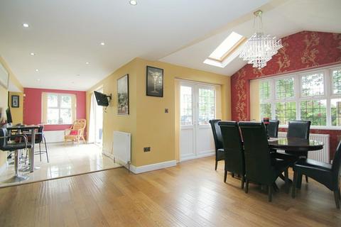 5 bedroom detached house for sale, Sycamore Chase, Pudsey