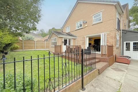 5 bedroom detached house for sale, Sycamore Chase, Pudsey