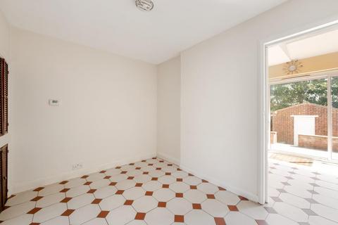 16 Boscombe Road, Worcester Park, KT4 8PL