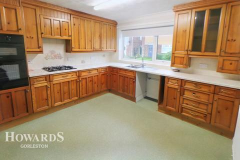 3 bedroom detached bungalow for sale, Lawyer Corys, Gorleston