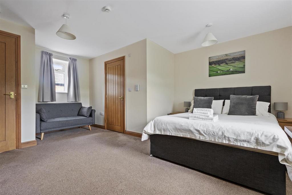 Guest double bedroom