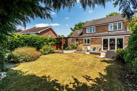3 Delderfield, Leatherhead, KT22 8UA