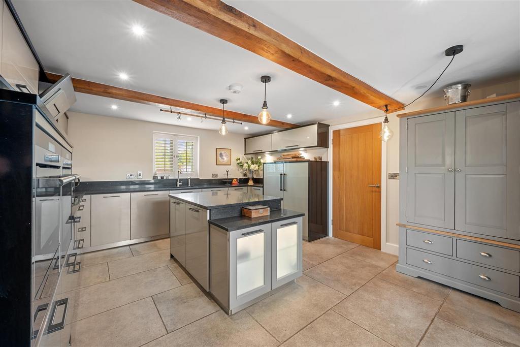 Kitchen1.jpg