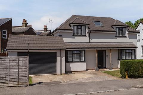 30 Althorne Road, Redhill, RH1 6EF