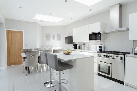30 Althorne Road, Redhill, RH1 6EF