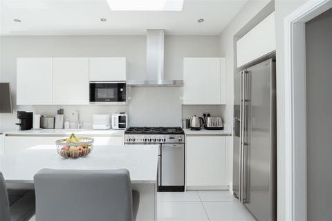 30 Althorne Road, Redhill, RH1 6EF