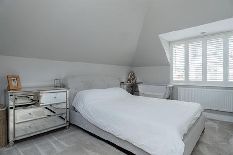 30 Althorne Road, Redhill, RH1 6EF