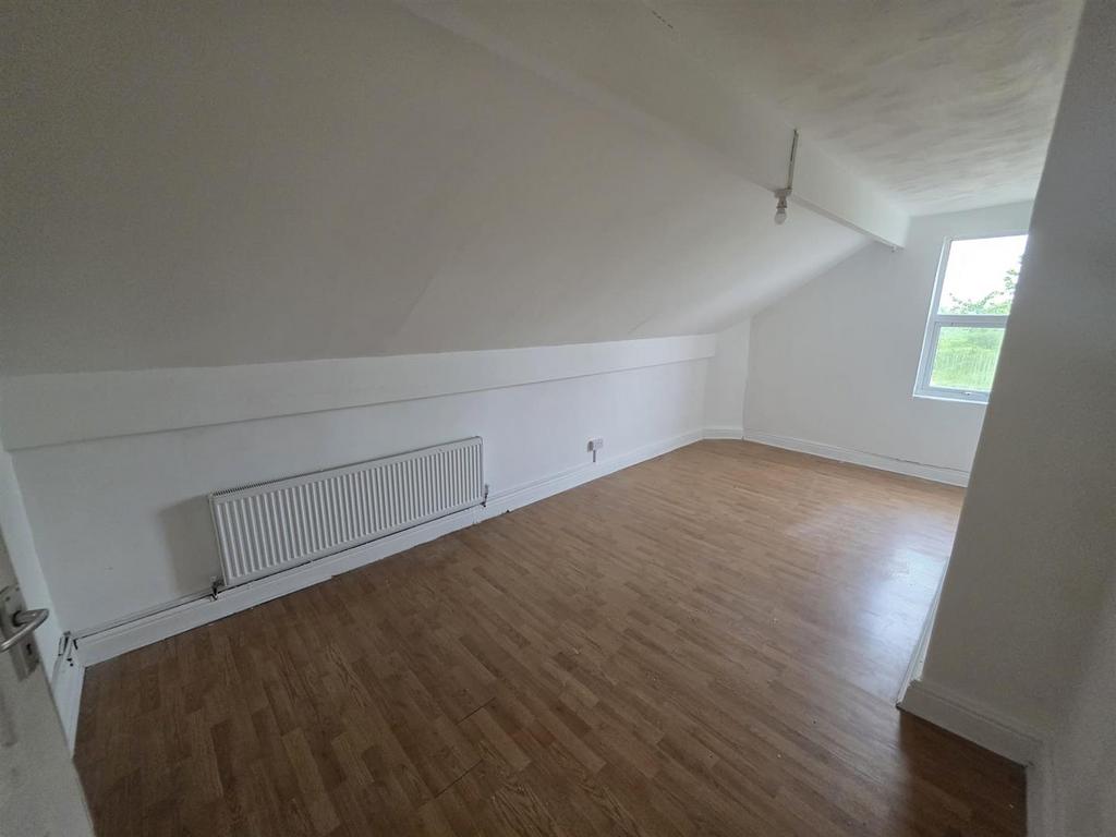 Back bedroom.jpg