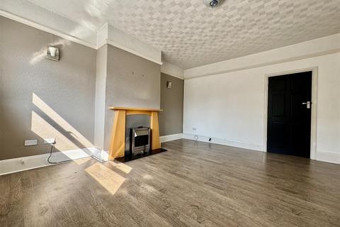 3 bedroom terraced house to rent, Leeds Road, Bradley, Huddersfield, HD2 1YS