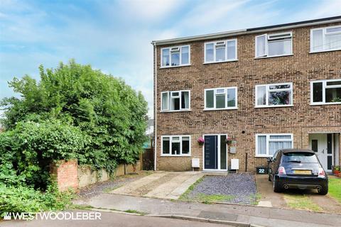 24 Burn Side, Hoddesdon, EN11 8PG