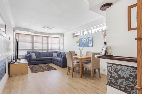 2 bedroom apartment for sale, Staines Road West, Sunbury-on-Thames, Surrey, TW16