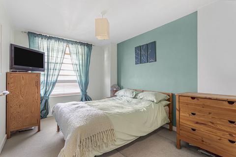 2 bedroom apartment for sale, Staines Road West, Sunbury-on-Thames, Surrey, TW16