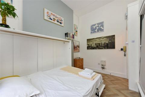 Studio to rent, Castletown Road, London W14