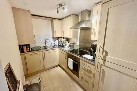 2 bedroom flat for sale, Oakhurst Gardens, Prestwich, Manchester