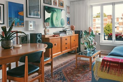Flat 4, 26 Gloucester Square, London, E2 8RS