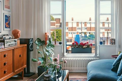 Flat 4, 26 Gloucester Square, London, E2 8RS