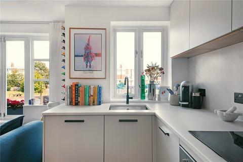 Flat 4, 26 Gloucester Square, London, E2 8RS