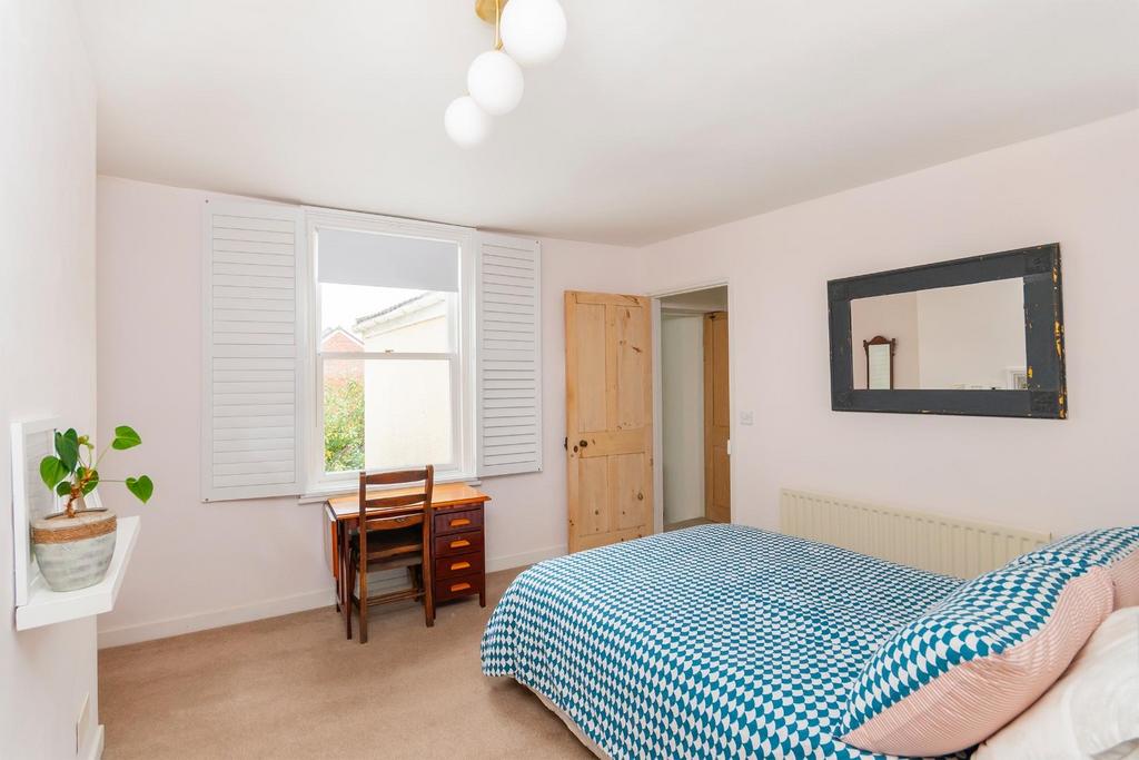 ECARRETTESREMOS5 - Bedroom E.jpg