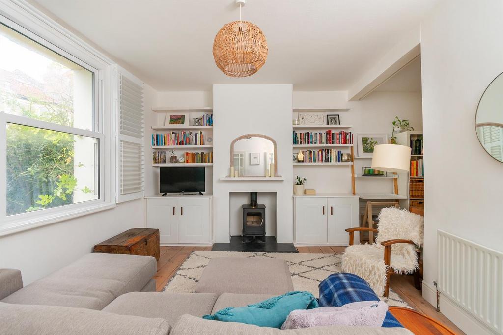 ECARRETTESREMOS5 - Living Room E.jpg