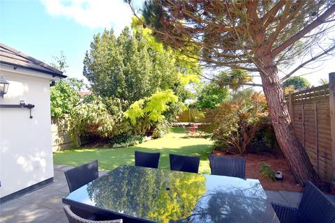 5 bedroom link detached house for sale, Hollington Crescent, New Malden, KT3