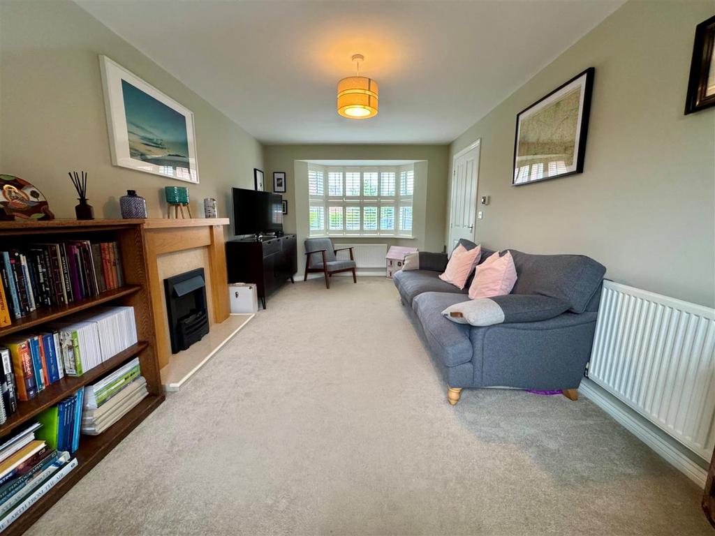 Living room 4.jpg